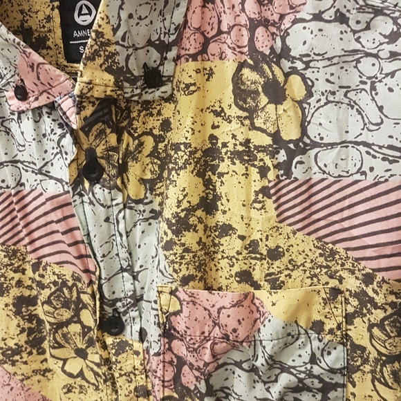 Small Amnesia Floral Short Sleeve Bottom up Shirt - Picture 4 of 7